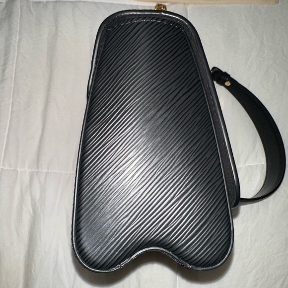 Louis Vuitton Twist Shoulder Bag MM Black Leather Epi - Picture 4 of 11